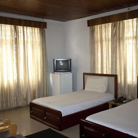 East Legon Guest Lodge Madina Ngoại thất bức ảnh