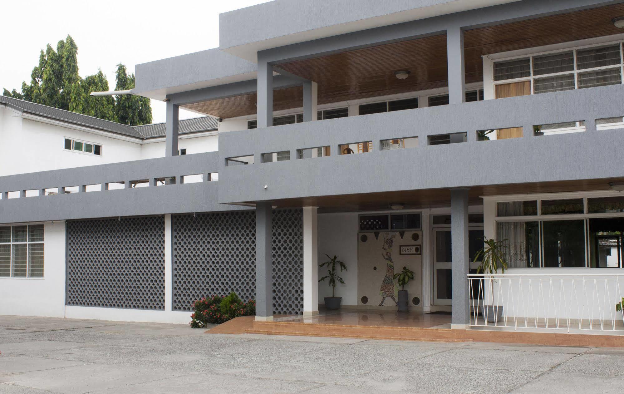 East Legon Guest Lodge Madina Ngoại thất bức ảnh