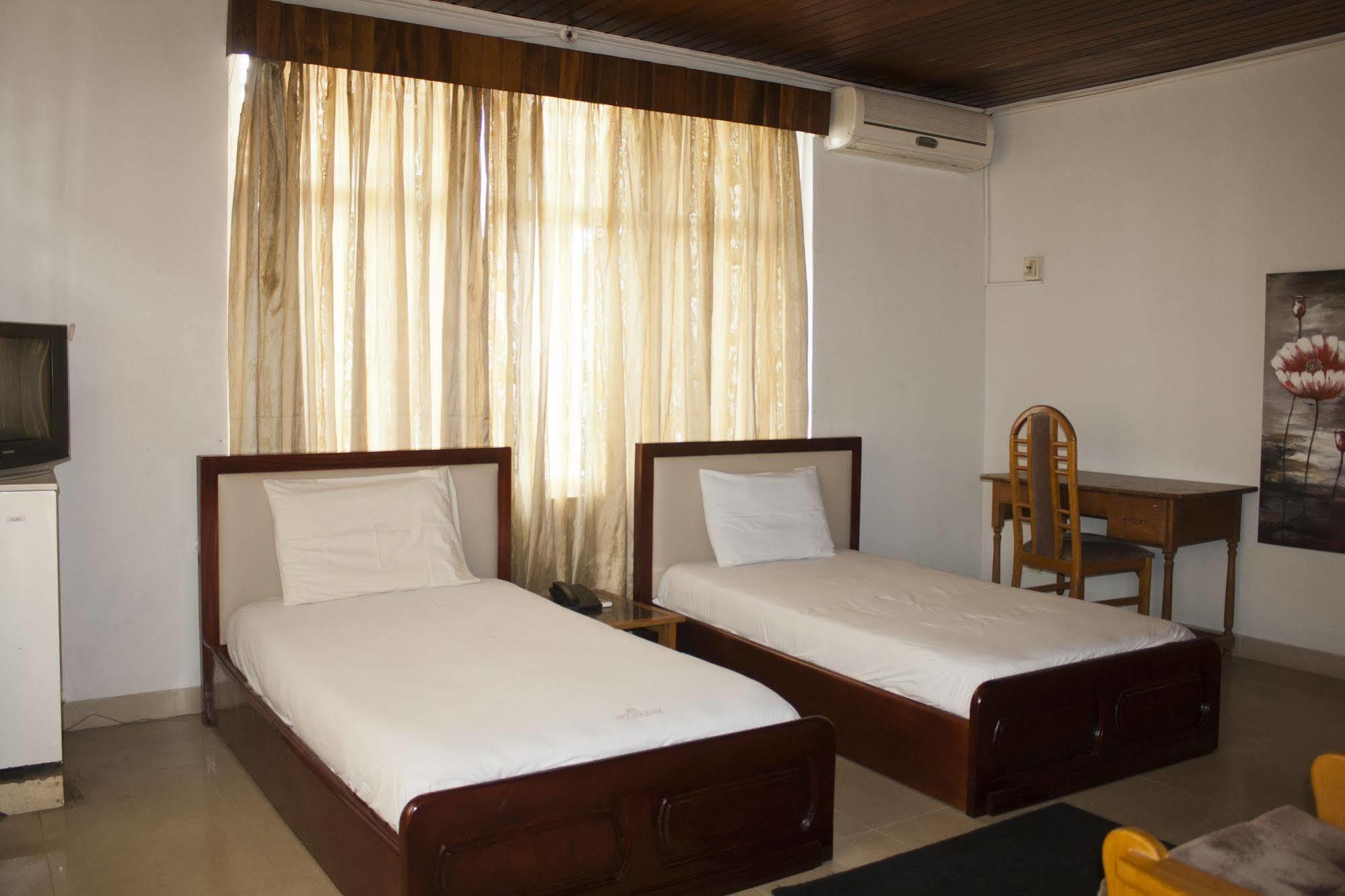 East Legon Guest Lodge Madina Ngoại thất bức ảnh