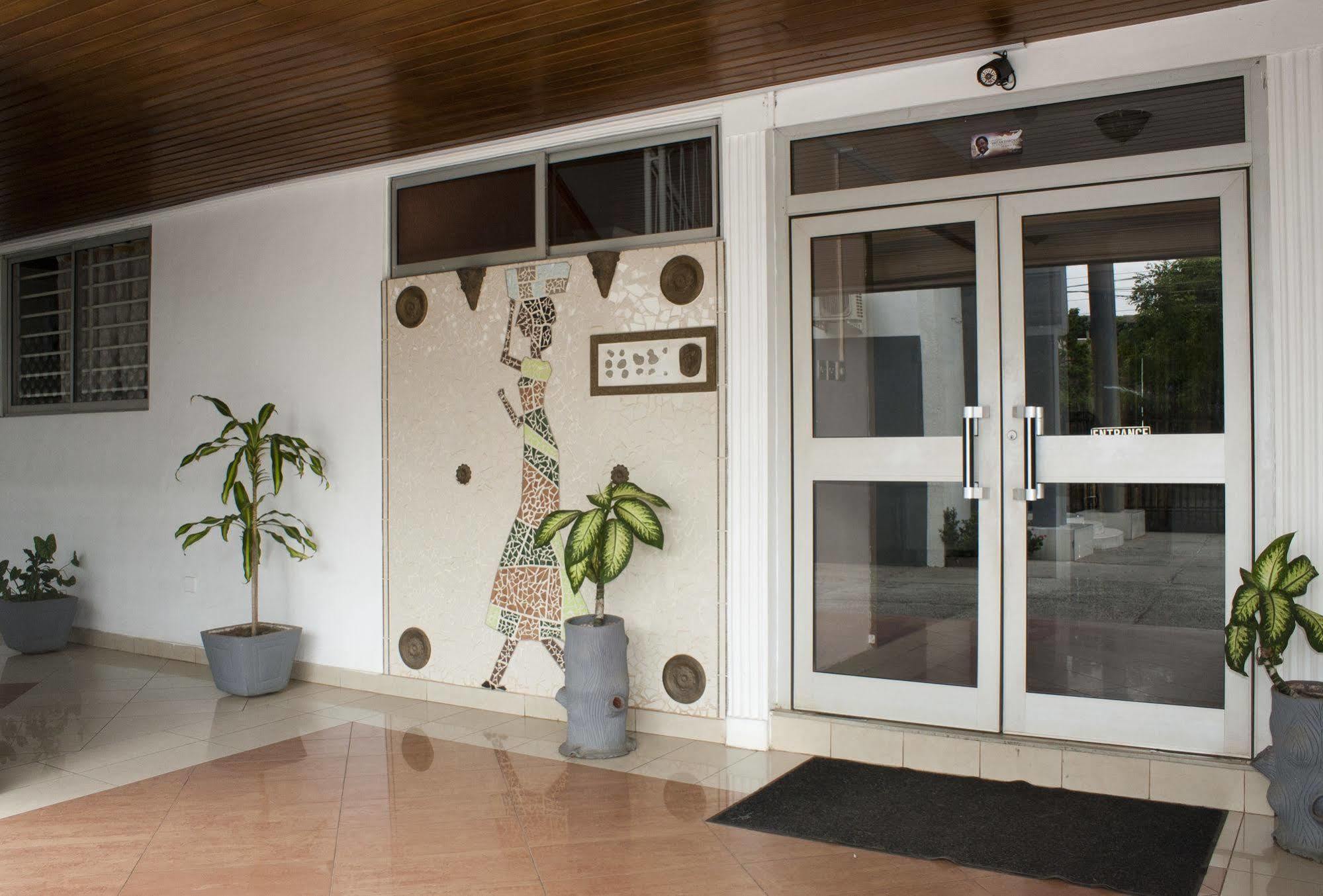 East Legon Guest Lodge Madina Ngoại thất bức ảnh