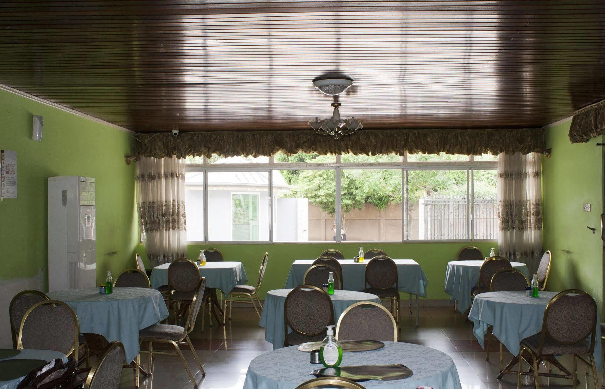 East Legon Guest Lodge Madina Ngoại thất bức ảnh